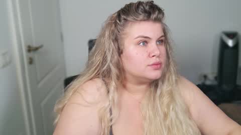 Snapshot of love_wiggy18 chatting on 09-30-25, 06:24 Ally online show from 09-30-25, 06:24