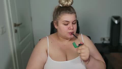 Snapshot of love_wiggy18 chatting on 10-03-25, 05:15 Ally online show from 10-03-25, 05:15