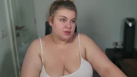 Snapshot of love_wiggy18 chatting on 10-04-25, 05:49 Ally online show from 10-04-25, 05:49