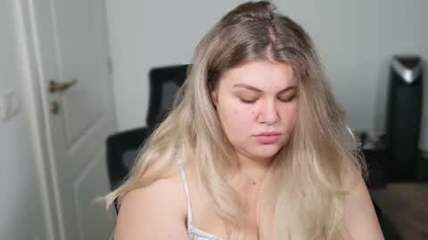 Snapshot of love_wiggy18 chatting on 10-08-25, 05:16 Ally online show from 10-08-25, 05:16