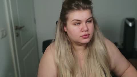 Snapshot of love_wiggy18 chatting on 10-09-25, 03:37 Ally online show from 10-09-25, 03:37