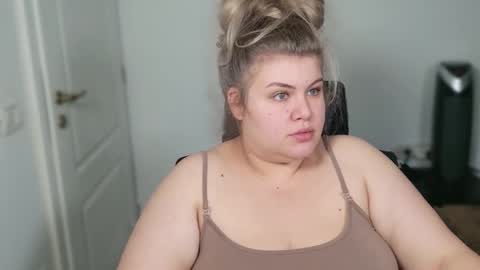 Snapshot of love_wiggy18 chatting on 10-13-25, 03:17 Ally online show from 10-13-25, 03:17