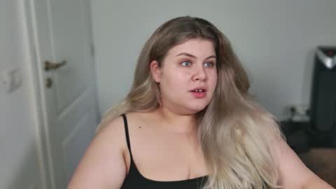 Snapshot of love_wiggy18 chatting on 10-17-25, 11:24 Ally online show from 10-17-25, 11:24