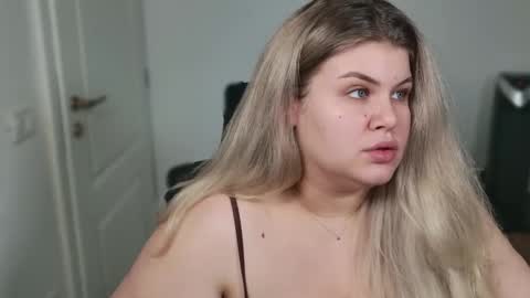 Snapshot of love_wiggy18 chatting on 10-19-25, 06:47 Ally online show from 10-19-25, 06:47