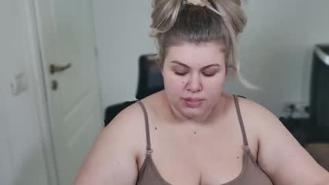 Snapshot of love_wiggy18 chatting on 11-03-25, 07:09 Ally online show from 11-03-25, 07:09