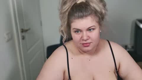 Snapshot of love_wiggy18 chatting on 11-07-25, 07:19 Ally online show from 11-07-25, 07:19