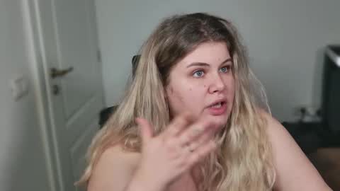 Snapshot of love_wiggy18 chatting on 11-11-25, 07:41 Ally online show from 11-11-25, 07:41