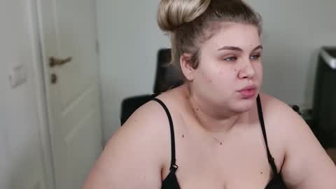 Snapshot of love_wiggy18 chatting on 11-13-25, 07:40 Ally online show from 11-13-25, 07:40