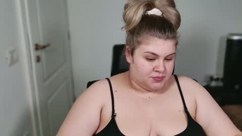 Snapshot of love_wiggy18 chatting on 12-02-25, 08:08 Ally online show from 12-02-25, 08:08