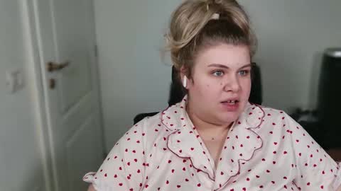 Snapshot of love_wiggy18 chatting on 12-04-25, 08:56 Ally online show from 12-04-25, 08:56