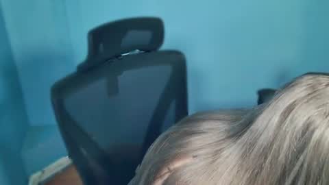 Snapshot of love_wiggy18 chatting on 06-19-26, 04:50 Ally online show from 06-19-26, 04:50
