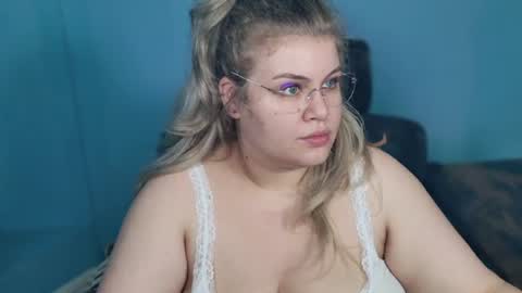 Snapshot of love_wiggy18 chatting on 07-15-26, 04:40 Ally online show from 07-15-26, 04:40