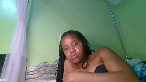 Snapshot of lovegal335 chatting on 04-21-26, 08:12 lovegal335 online show from 04-21-26, 08:12