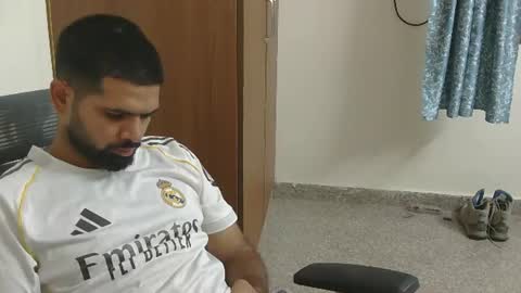 Snapshot of lovehairyindian chatting on 07-11-26, 04:43 Indian hairy online show from 07-11-26, 04:43