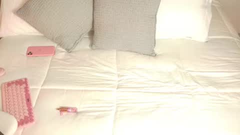Snapshot of loveit_hermione chatting on 06-20-26, 01:09 Val online show from 06-20-26, 01:09