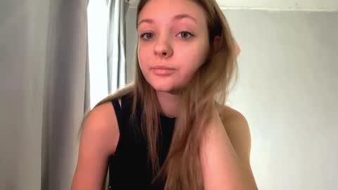 Snapshot of lovelladeboer chatting on 10-21-25, 06:03 Ella online show from 10-21-25, 06:03