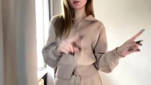 Snapshot of lovelladeboer chatting on 10-30-25, 05:53 Ella online show from 10-30-25, 05:53