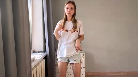 Snapshot of lovelladeboer chatting on 11-19-25, 06:24 Ella online show from 11-19-25, 06:24