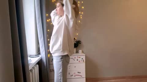 Snapshot of lovelladeboer chatting on 12-22-25, 06:21 Ella online show from 12-22-25, 06:21