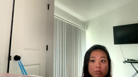 Snapshot of lovellly_ chatting on 12-10-24, 04:38 Love online show from 12-10-24, 04:38