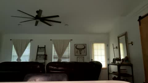 Snapshot of lovellly_ chatting on 09-19-25, 11:05 Love online show from 09-19-25, 11:05