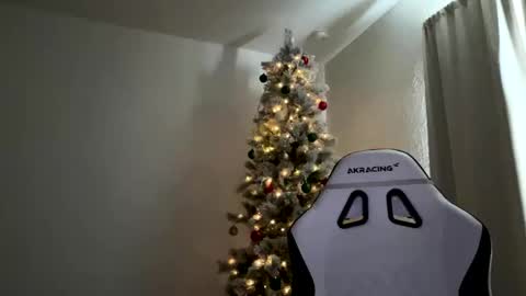 Snapshot of lovellly_ chatting on 12-03-25, 03:54 Love online show from 12-03-25, 03:54