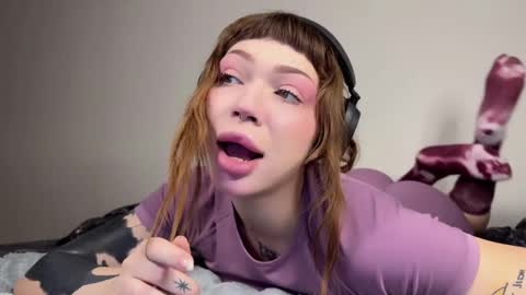 Snapshot of lovelorn_ chatting on 12-30-24, 05:15 Elsa online show from 12-30-24, 05:15