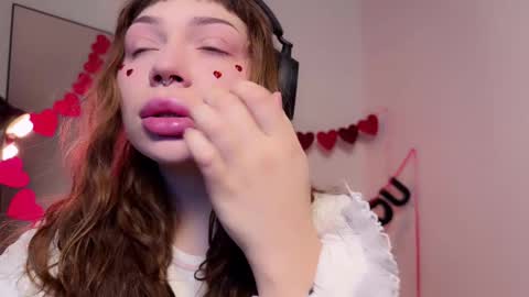 Snapshot of lovelorn_ chatting on 02-14-25, 04:15 Elsa online show from 02-14-25, 04:15