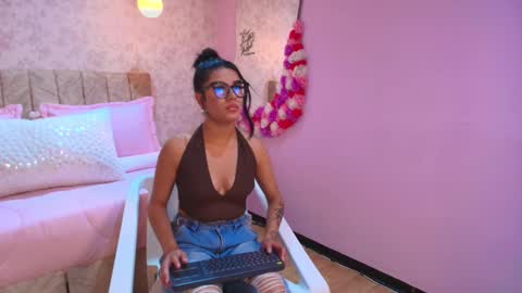 lovely_julls online show from 02-04-26, 02:34