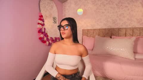 lovely_julls online show from 02-11-26, 05:18