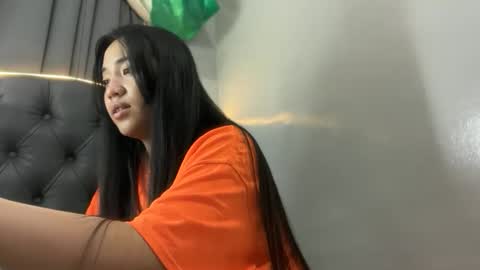 lovely_leah23 online show from 02-09-26, 08:57