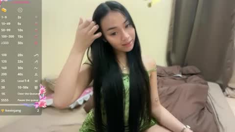lovely_leah23 online show from 05-07-26, 05:18