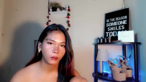 Snapshot of lovely_oliviax chatting on 04-18-26, 07:07 KATE online show from 04-18-26, 07:07