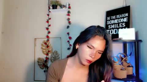 Snapshot of lovely_oliviax chatting on 04-19-26, 01:05 KATE online show from 04-19-26, 01:05