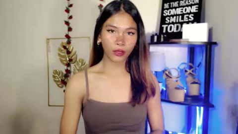 Snapshot of lovely_oliviax chatting on 04-22-26, 05:03 KATE online show from 04-22-26, 05:03