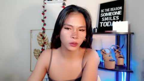 Snapshot of lovely_oliviax chatting on 04-25-26, 04:59 KATE online show from 04-25-26, 04:59