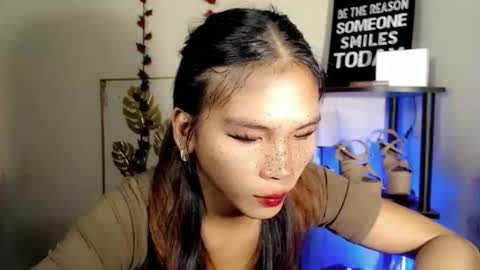 Snapshot of lovely_oliviax chatting on 04-25-26, 02:58 KATE online show from 04-25-26, 02:58