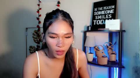 Snapshot of lovely_oliviax chatting on 04-28-26, 02:27 KATE online show from 04-28-26, 02:27