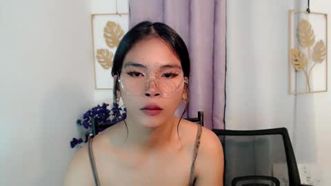 Snapshot of lovely_oliviax chatting on 04-28-26, 03:50 KATE online show from 04-28-26, 03:50