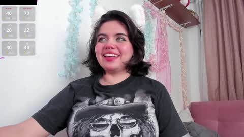 Snapshot of lovely_paris_01 chatting on 12-19-24, 04:34 Paris Rose online show from 12-19-24, 04:34