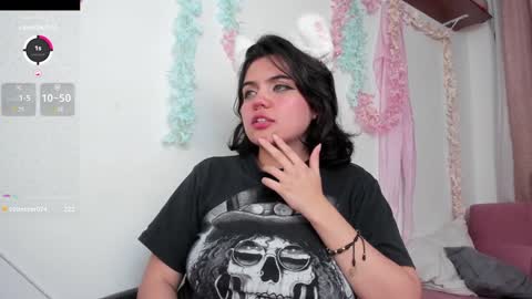 Snapshot of lovely_paris_01 chatting on 12-19-24, 07:40 Paris Rose online show from 12-19-24, 07:40