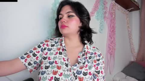 Snapshot of lovely_paris_01 chatting on 01-07-25, 05:22 Paris Rose online show from 01-07-25, 05:22