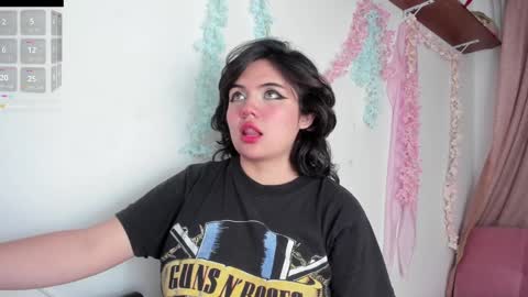 Snapshot of lovely_paris_01 chatting on 01-16-25, 05:00 Paris Rose online show from 01-16-25, 05:00