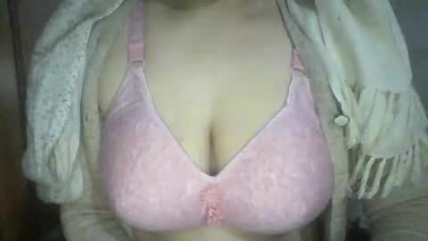 Snapshot of lovely_sweet_girl chatting on 12-31-24, 09:06 katrina follow me guys online show from 12-31-24, 09:06