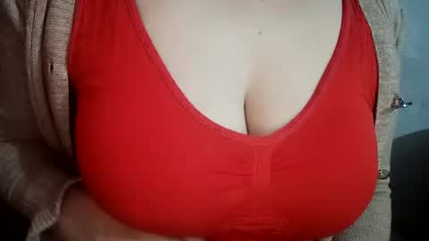 Snapshot of lovely_sweet_girl chatting on 02-04-25, 03:22 katrina follow me guys online show from 02-04-25, 03:22