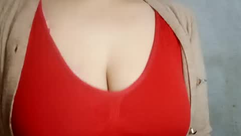 Snapshot of lovely_sweet_girl chatting on 02-13-25, 03:18 katrina follow me guys online show from 02-13-25, 03:18