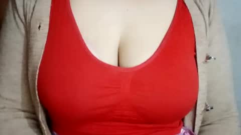 Snapshot of lovely_sweet_girl chatting on 02-14-25, 03:11 katrina follow me guys online show from 02-14-25, 03:11