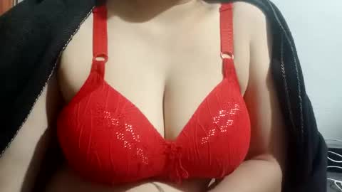 Snapshot of lovely_sweet_girl chatting on 11-21-25, 03:05 katrina follow me guys online show from 11-21-25, 03:05