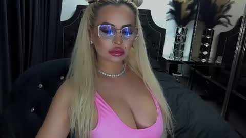 Snapshot of lovelyblondyxxx chatting on 06-13-26, 10:40 PrAllinXXXa online show from 06-13-26, 10:40