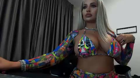 Snapshot of lovelyblondyxxx chatting on 07-07-26, 10:25 PrAllinXXXa online show from 07-07-26, 10:25